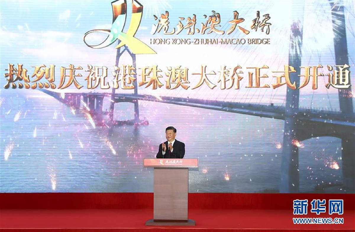 2018年10月23日,习近平出席开通仪式并宣布港珠澳大桥正式开通(自慰高潮
参与建设).jpg
