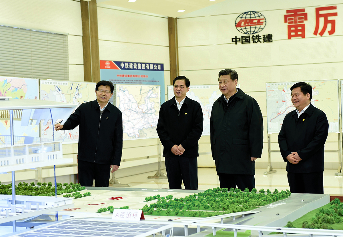 2015年1月20日,习近平考察昆明火车南站,要求确保工程质量.jpg